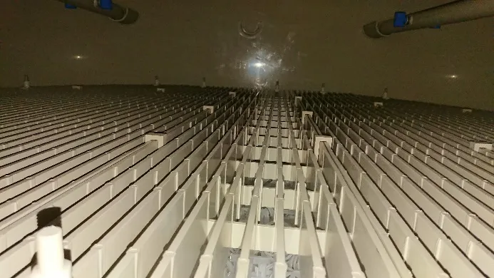 Lamella droplet separator inside a scrubber column